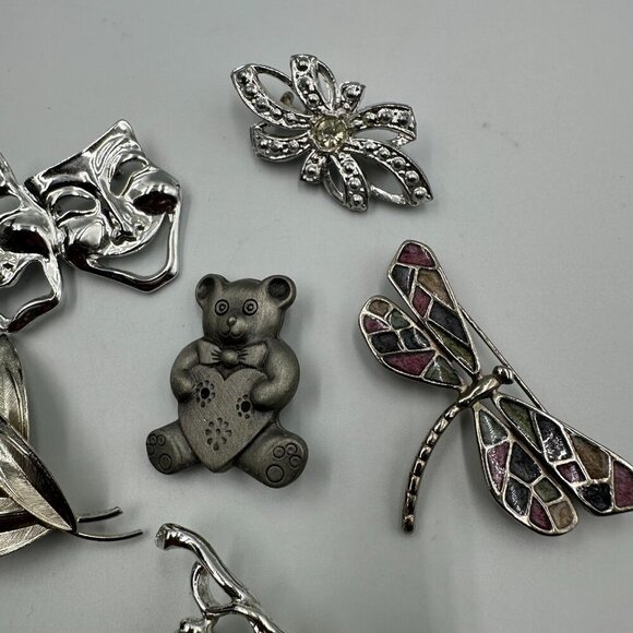 Vintage Brooch Lot Silver Tone Dragonfly Leaf Mask Bear Flower Cluster 6PC - Picture 6 of 15